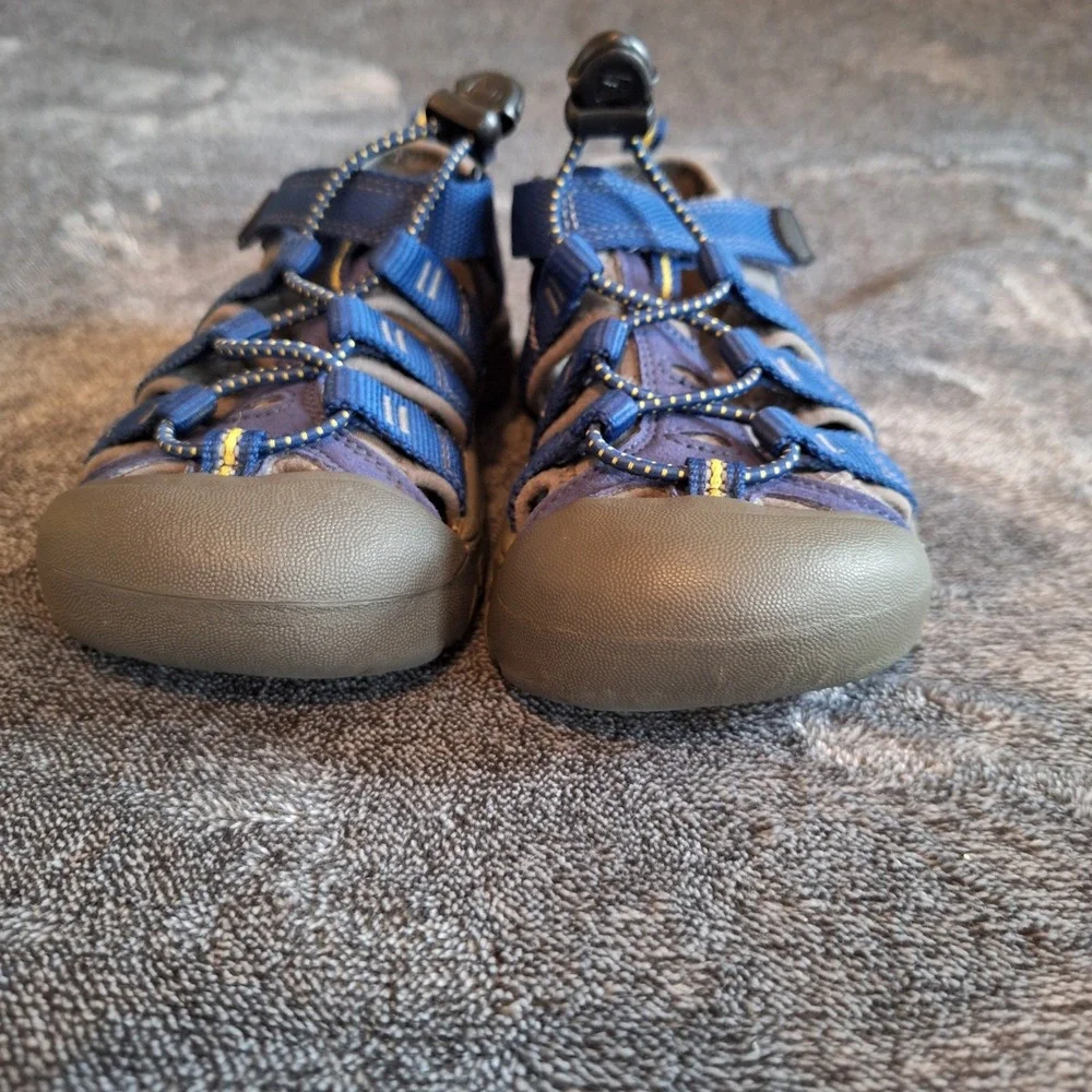 Keen Kids Newport H2 Closed Toe Water Sandals Youth 1 US‎ Swimming Beach
